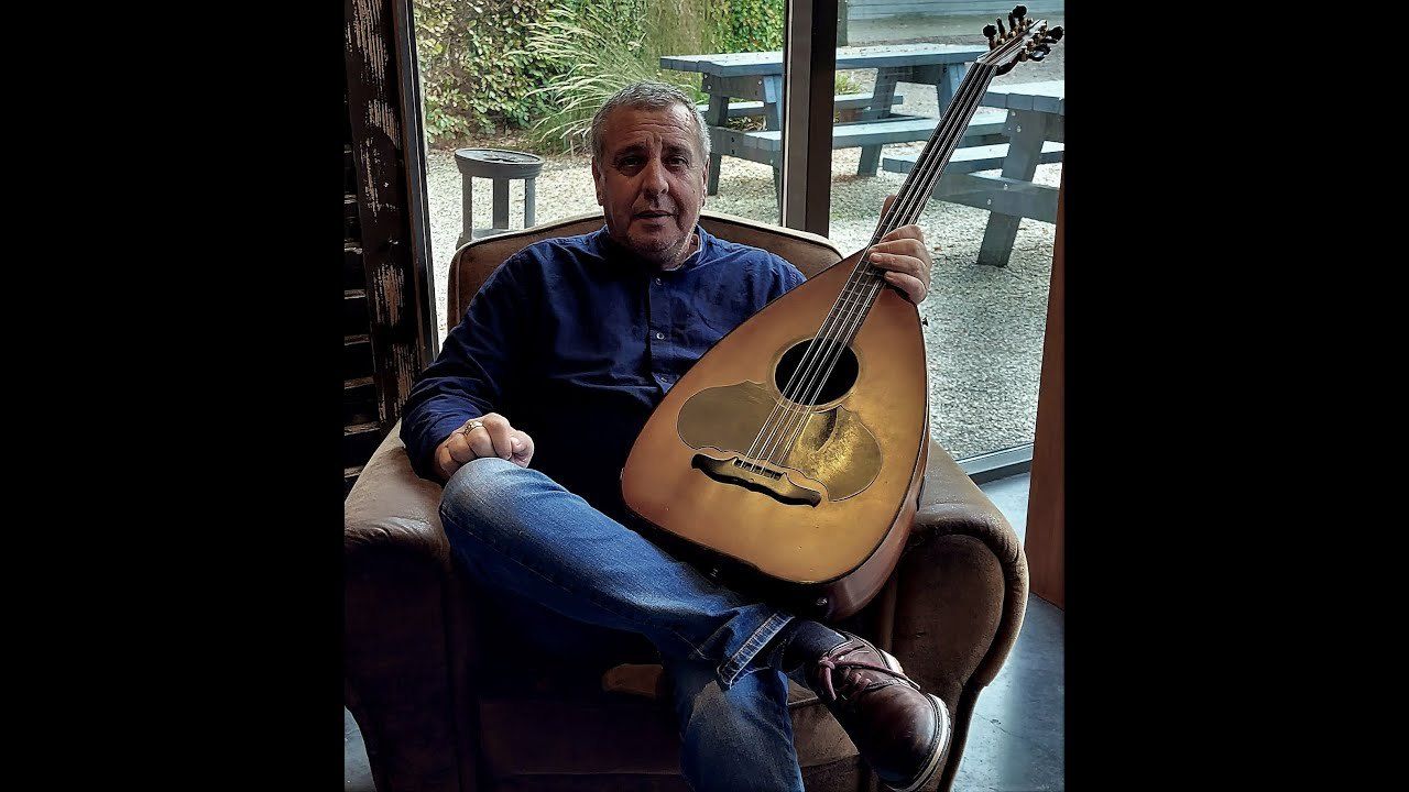 Giorgos Loukakis with his laouto